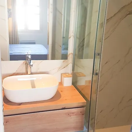 Apartment 28m2 Avec Balcon, Tres Proche De La