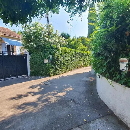 28m2 Avec Balcon, Tres Proche De La * Saint-Laurent-du-Var