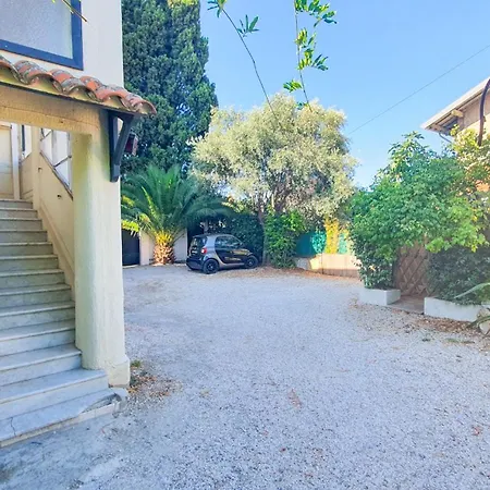 Apartment 28m2 Avec Balcon, Tres Proche De La