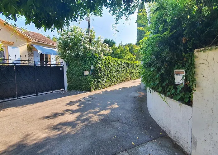 28m2 Avec Balcon, Tres Proche De La * Saint-Laurent-du-Var